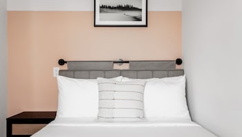 Family Room, Multiple Beds, Non Smoking (Deluxe)