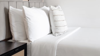 Family Room, Multiple Beds, Non Smoking (Deluxe)