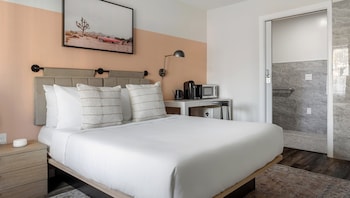 Standard Room, 1 Queen Bed, Accessible, Non Smoking