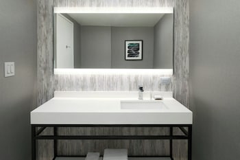 Deluxe Room, 1 King Bed