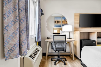 Standard Room, 1 Queen Bed