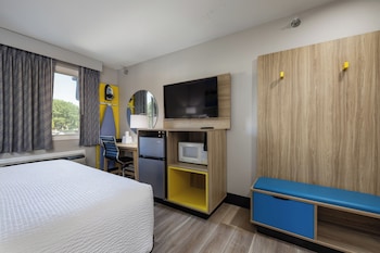 Standard Room, 1 Queen Bed, Accessible