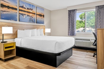 Standard Room, 1 Queen Bed