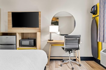 Standard Room, 1 King Bed