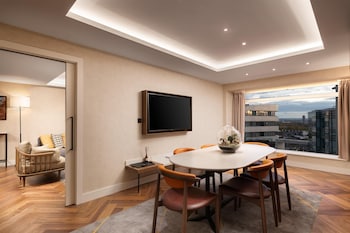 Luxury Suite (Penthouse Suite)