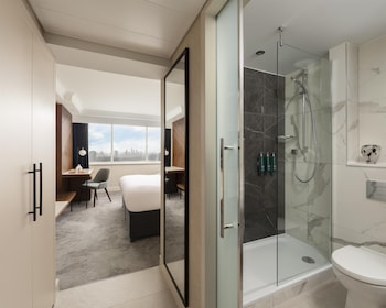 King Deluxe Room, London View
