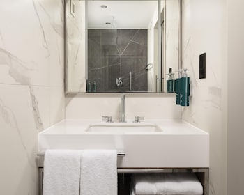 King Deluxe Room, London View