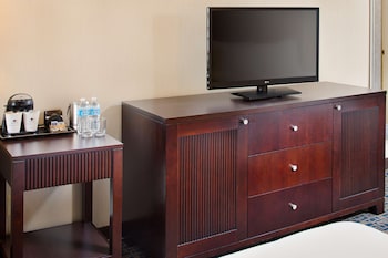 Room, 1 King Bed, Accessible (Roll-In Shower)