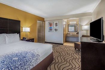 Family Suite, 1 Bedroom, Non Smoking (1 KINGBED & 1 BUNKBED)