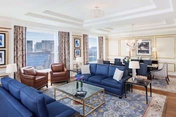 Suite, 1 King Bed (Constitution Suite)