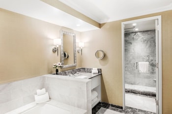 Suite, 1 King Bed (Mariner Suite)