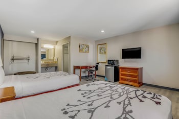 Suite, 2 Double Beds, Smoking (Upgrade)