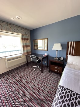 Standard Room, 1 King Bed, Smoking