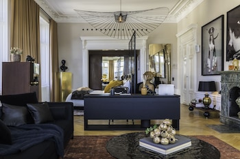 Extra Large Room