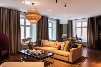 Large Street Room