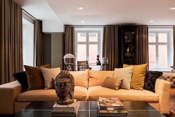 Large Street Room