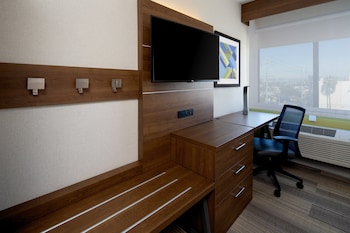 Standard Room, 1 King Bed, Accessible (Accessible Tub)