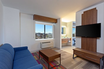 Suite, 1 King Bed, Accessible (Roll-In Shower)