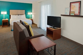 Studio, 1 Queen Bed with Sofa bed (Mobility/Hearing Accessible, Tub)