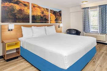 Standard Room, 1 King Bed, Smoking