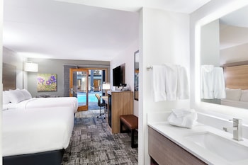 Room, 2 Queen Beds, Poolside