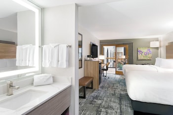 Room, 2 Queen Beds, Poolside (2nd Floor)