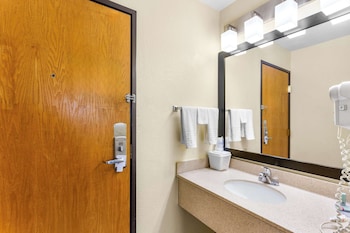 Standard Room, 1 King Bed, Non Smoking, Refrigerator & Microwave