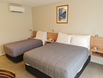 Standard Room (1 Queen 1 Single)