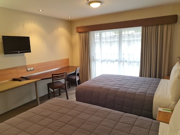 Standard Room (1 Queen 1 Single)