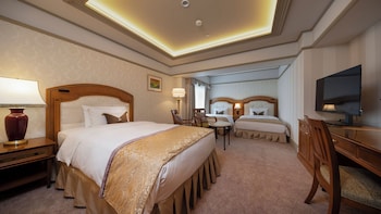 Executive Triple Non-Smoking (South Facing 42 sqm)