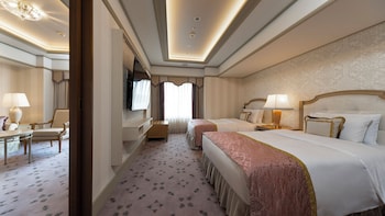 Suite Twin Non-smoking (East facing 54 sqm)