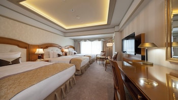 Executive Triple Non-Smoking (West Facing 38 sqm)