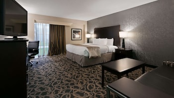 Standard Room, 1 King Bed, Non Smoking, Refrigerator & Microwave (with Sofabed)