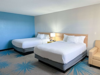 Room, 2 Queen Beds, Mobility Accessible, Non Smoking (Bathtub w/ Grab Bars)
