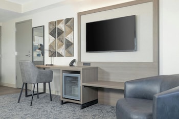 Junior Suite, 1 King Bed with Sofa bed (Hearing Accessible)