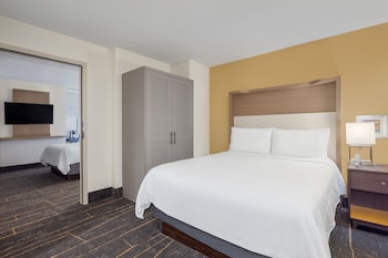Suite, 1 King Bed, City View