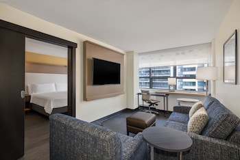 Suite, 1 King Bed, City View