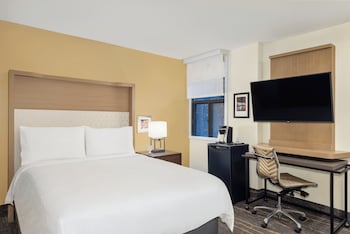 Standard Room, 1 Queen Bed, Accessible (Mobility, Roll-In Shower)
