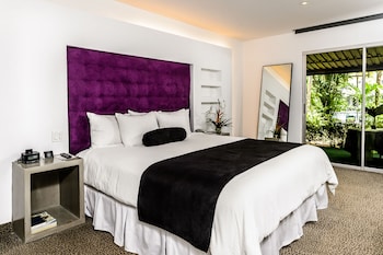 Room, Multiple Beds, Pool Access, Pool View