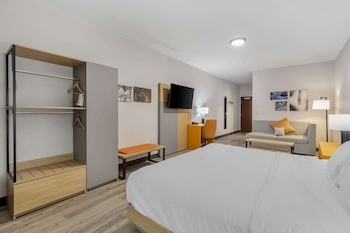 Suite, 1 King Bed, Accessible, Non Smoking