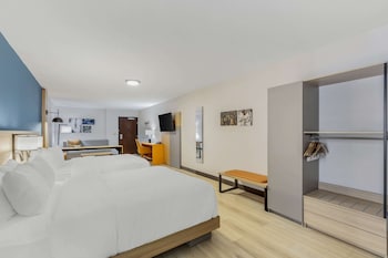 Suite, 2 Queen Beds, Accessible, Non Smoking