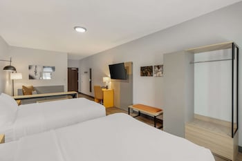 Suite, 2 Queen Beds and Sofa Bed, Non-Smoking