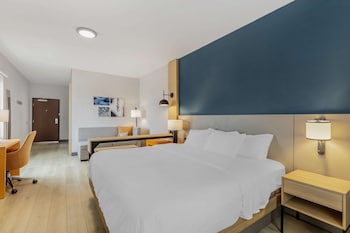 Suite, 1 King Bed, Non Smoking