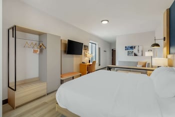 Suite, 1 King Bed, Non Smoking