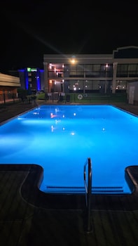 Room, 1 King Bed, Bathtub Grab Bars, Non Smoking (Mobility Accessible)