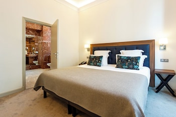 City Suite, City View