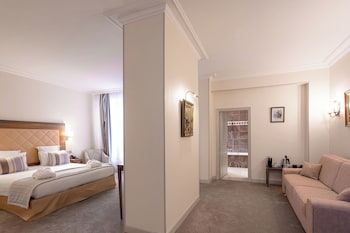 Junior Suite, City View