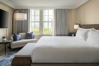 Premium Studio Suite, 1 King Bed, Bay View