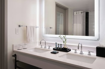 Tower Superior Bayview Suite