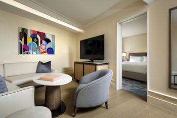 Premium Studio Suite, 1 King Bed, Bay View (Hearing Accessible)